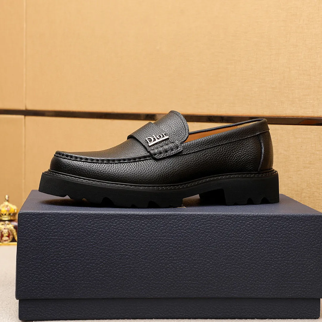 Men's shoes 💰480 💐 Product trademark: Dior "Dior" casual leather shoes Regular size: 39-44 (45🉑️customized) Product materials: Selected Italian imported first-layer pebbled cowhide leather upper + classic hardware buckle, imported water-dyed 🐂 cowhide lining. Strong three-dimensional visual effect, original outsole color: 2 colors available